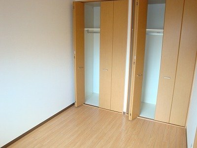 拡大写真:ルミエール栄 2階213の内観