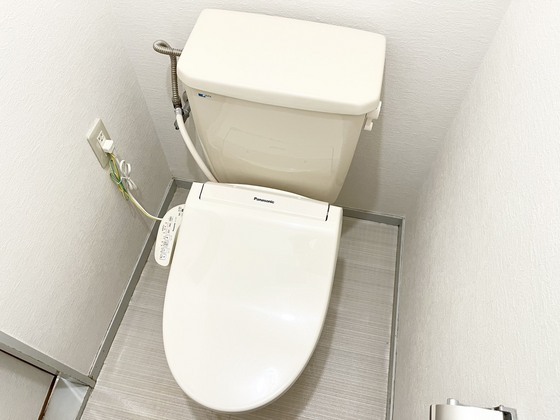 拡大写真:サニーサイド竹野 2階206のシャワー付きトイレ