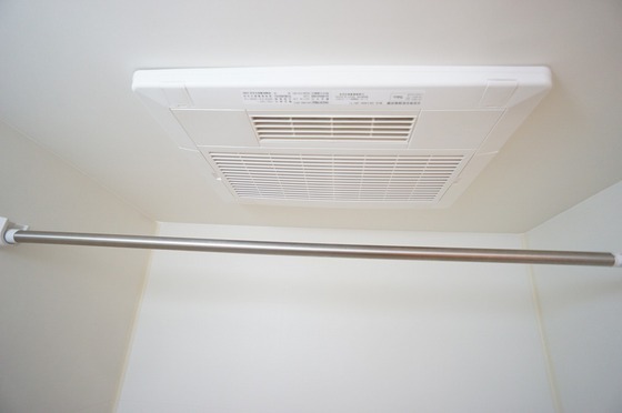 拡大写真:コスモ高原 2階205の浴室換気乾燥機