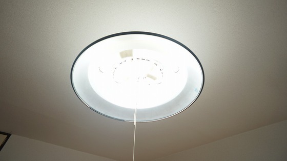 拡大写真:コーポ1K 南棟 1Fの照明器具