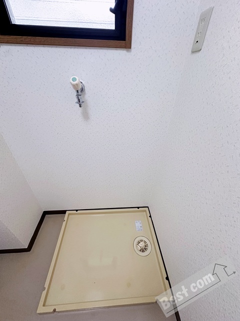 拡大写真:ガーデンコート山之内 2階206の室内洗濯パン