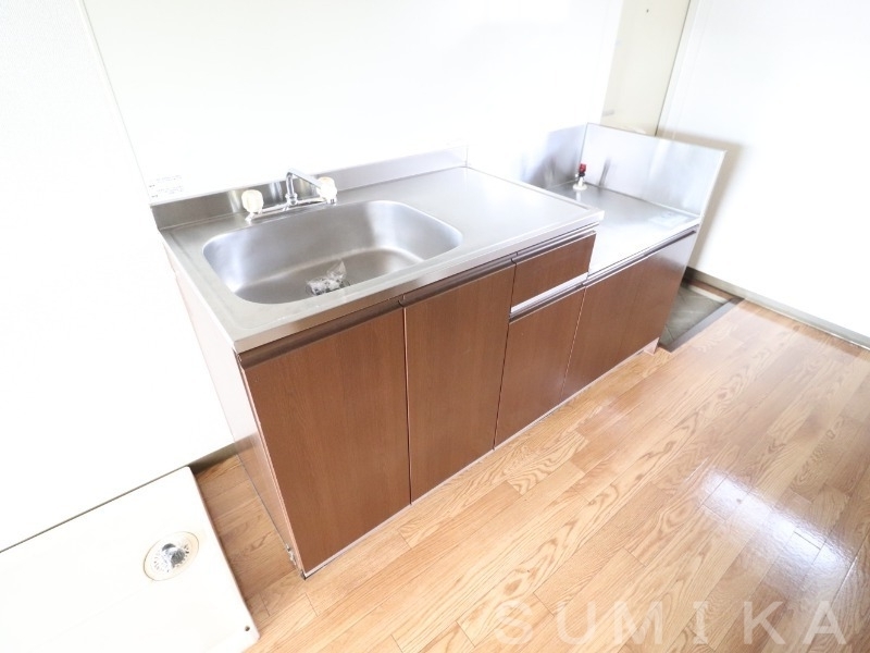 拡大写真:S.T.Villa TSUSHIMA A 1階101のキッチン