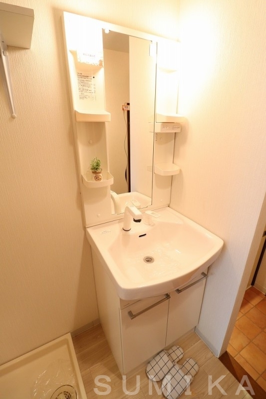 拡大写真:プランドール内山下 5階502の洗面所
