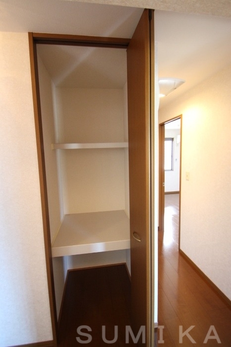 拡大写真:フローラ 1階102の収納