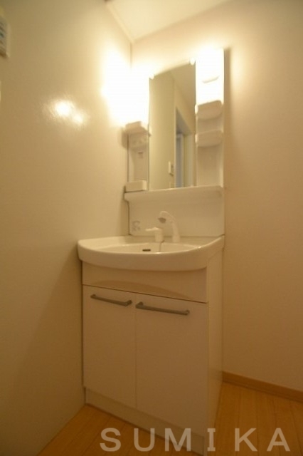 拡大写真:パレ・ロワイヤル 2階201の洗面所