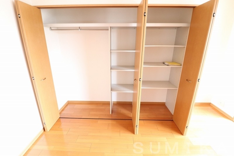 拡大写真:クレストシティ中井町 2階203の収納