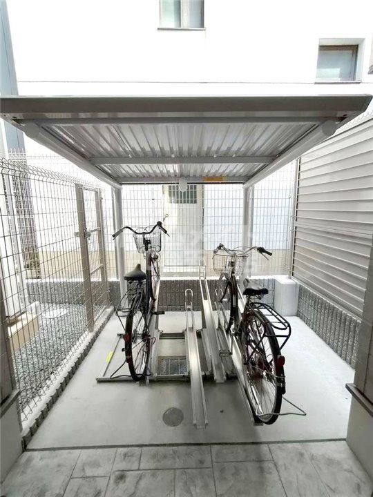拡大写真:ディアコート此花 1階102の自転車置場があります