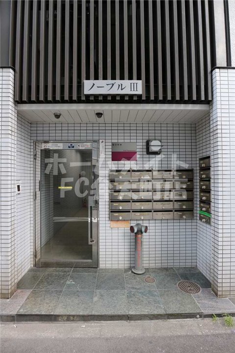 拡大写真:ノーブルⅢ 7階703の落ち着いたエントランスです