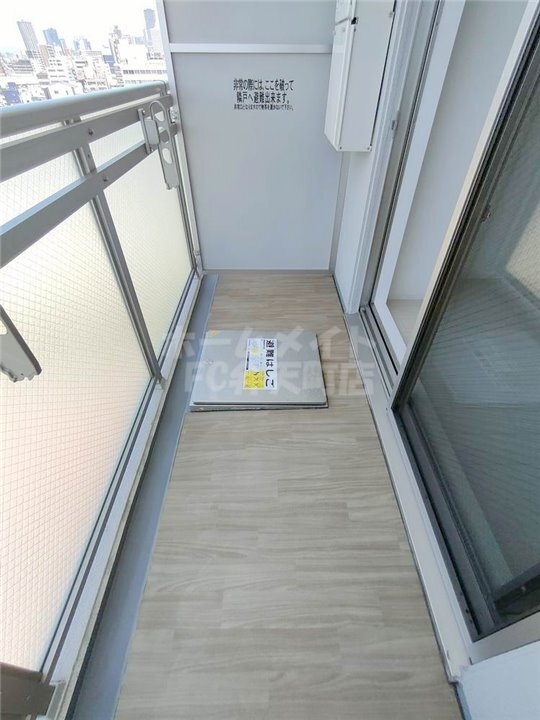 拡大写真:エスリード大阪ドームCERCA 4階403のバルコニーで洗濯物が干せます