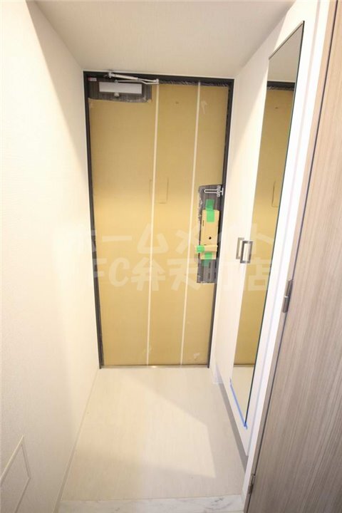 拡大写真:エスリード大阪ドームCERCA 4階403のスペースのある玄関です