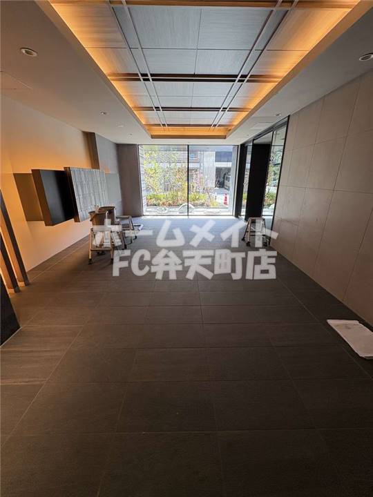 拡大写真:Louis Residence 弁天町 2階201のエントランス
