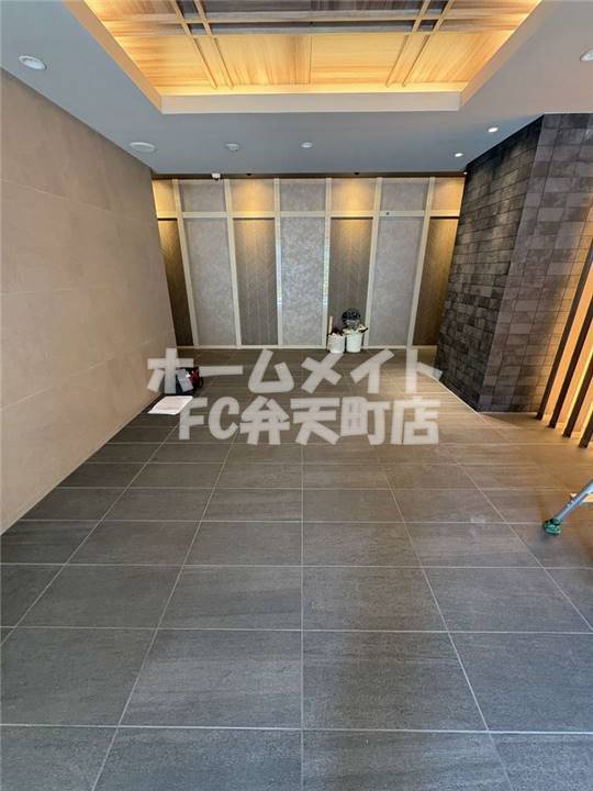 拡大写真:Louis Residence 弁天町 2階201のロビー