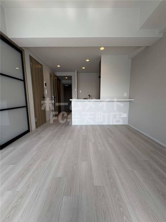 拡大写真:Louis Residence 弁天町 2階201の居間