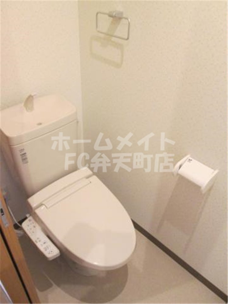 拡大写真:エグゼ大阪BAY 2階201のシンプルで使いやすいトイレです