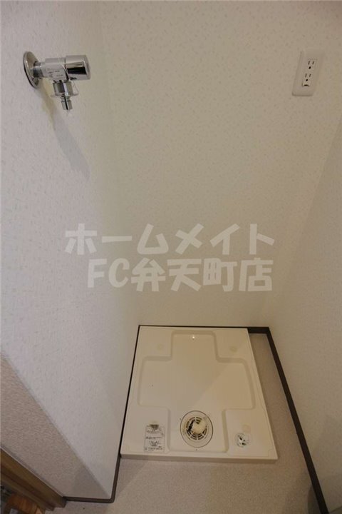 拡大写真:エグゼ大阪BAY 6階603の室内洗濯機置き場です