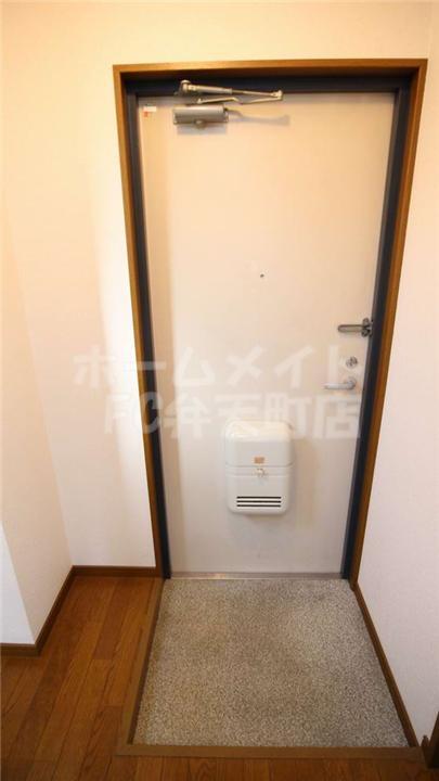 拡大写真:大阪市港区磯路2丁目 2階201の玄関です