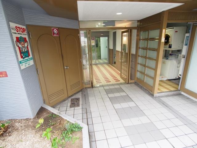 拡大写真:ラパンジール朝潮橋 2階203のエントランス