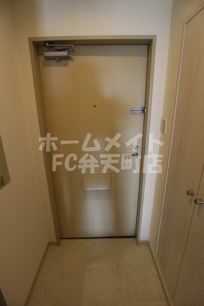 拡大写真:大阪ベイタワーレジデンス 26階2609のきれいな玄関です