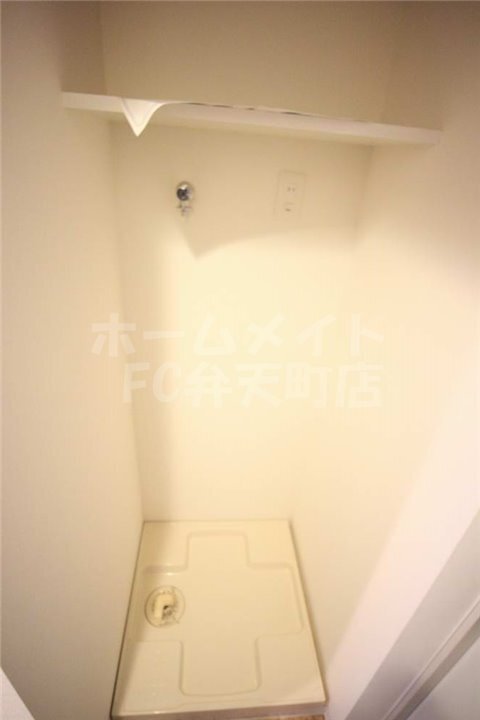 拡大写真:ラグゼドーム前II 8階802の室内洗濯置き場です