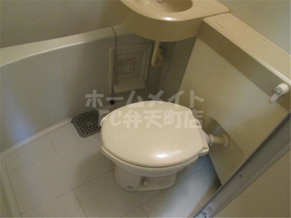 拡大写真：サンドーム大森 3階303のコンパクトで使いやすいトイレです