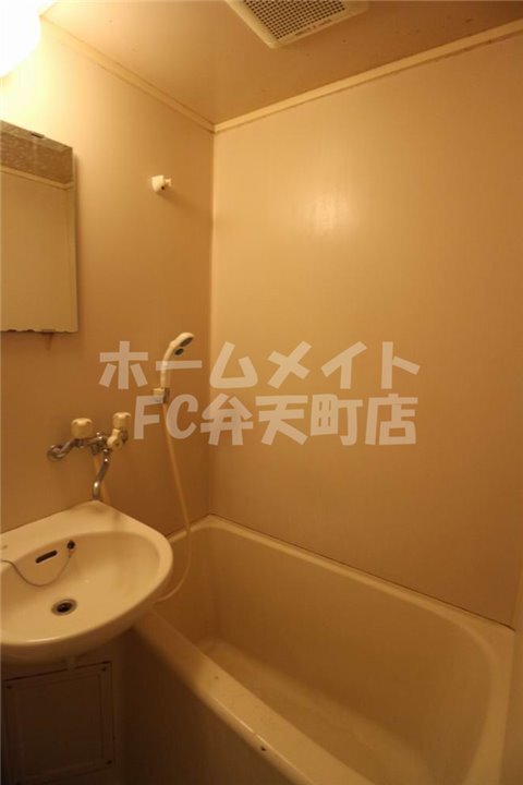 拡大写真:ロータリー40 4階411のコンパクトで使いやすいお風呂です
