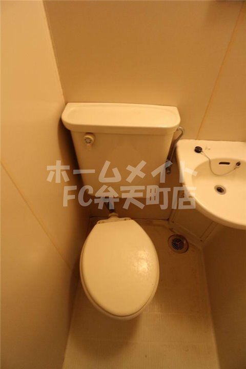 拡大写真:ロータリー40 4階411のトイレです