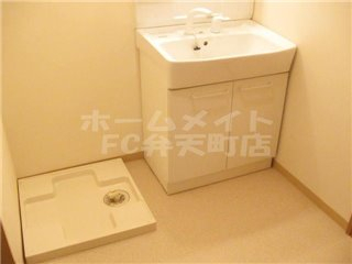 拡大写真:ロイヤルハイツ河田 6階602の室内洗濯機置き場です
