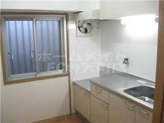 拡大写真:ロイヤルハイツ河田 6階602のコンパクトなキッチンで掃除もラクラク
