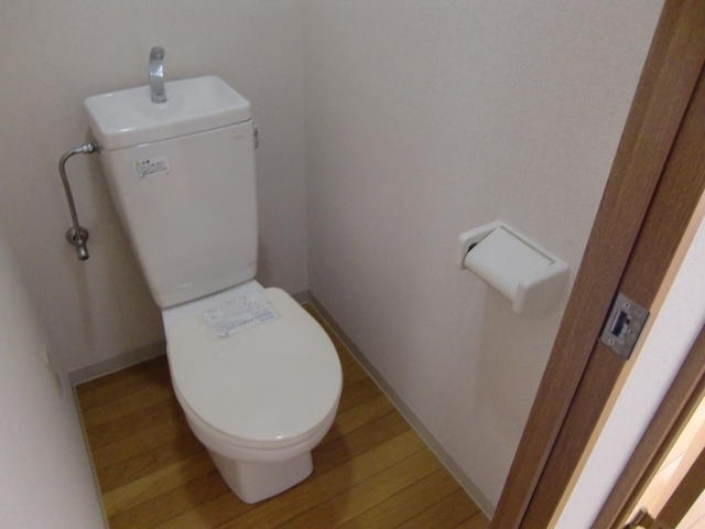 拡大写真：エクセレント多摩川 3階304のトイレ