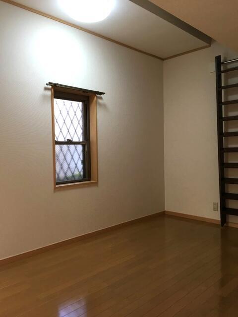 拡大写真：アゼリアハウス 1階103の居間