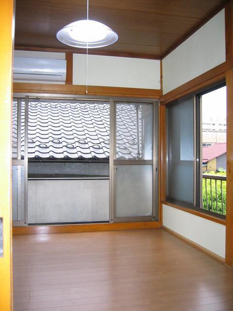 拡大写真:西荘 2階202の居間