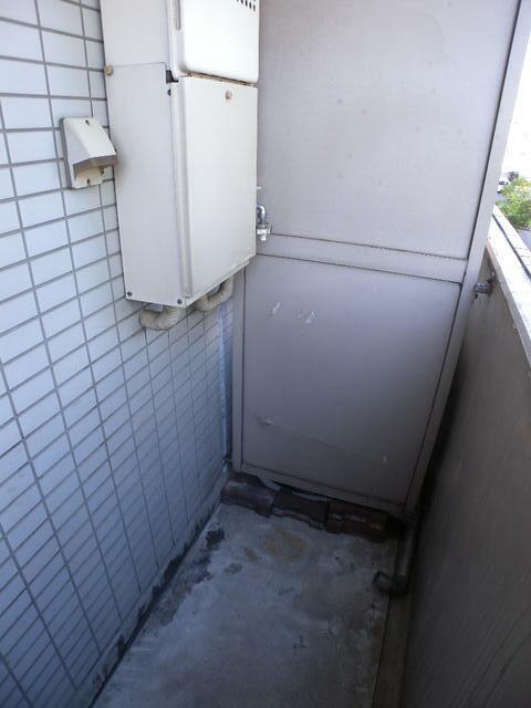拡大写真:目黒区大橋2丁目 5階502の洗濯機置場