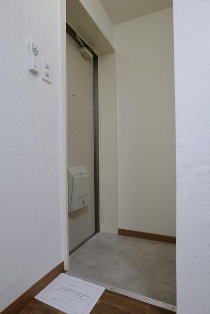 拡大写真:カフーシ蒲田 1階20の玄関※同物件・同仕様画像