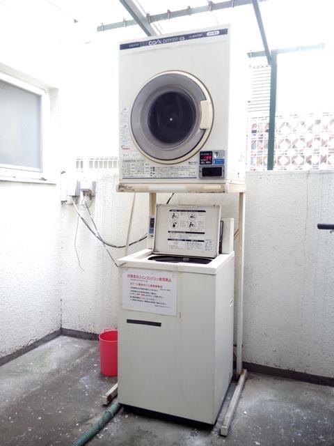 拡大写真:カフーシ蒲田 1階20の共用設備コインランドリー