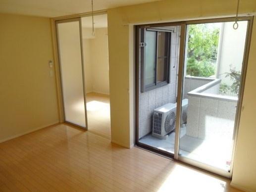 拡大写真:川崎市高津区諏訪3丁目 1階105のリビング