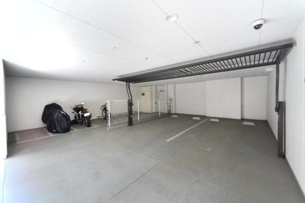拡大写真:横浜市神奈川区台町 4階403の駐車場