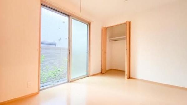拡大写真:川崎市川崎区出来野 1階102のリビング