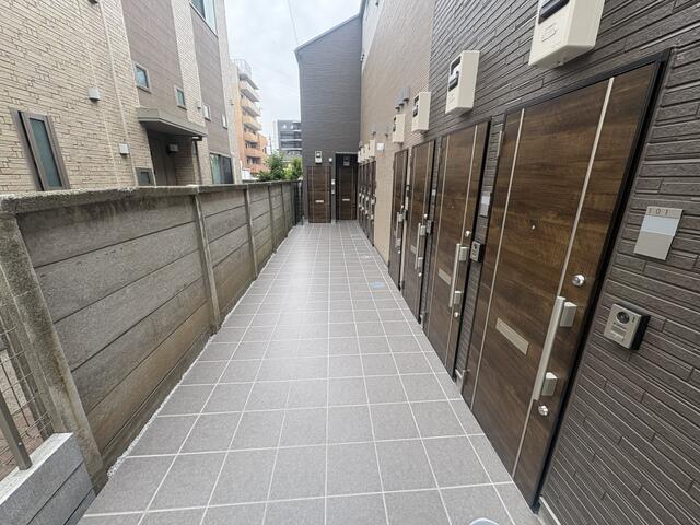 拡大写真:ラターシュ小岩 2階203のエントランス