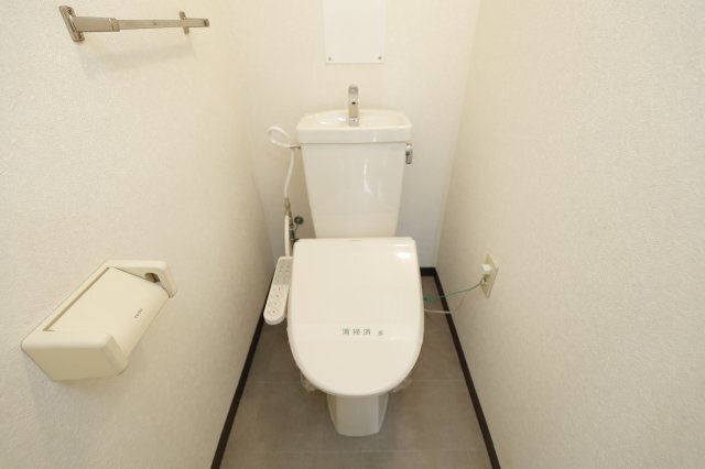 拡大写真:ラレーブ金町 3階304のトイレ