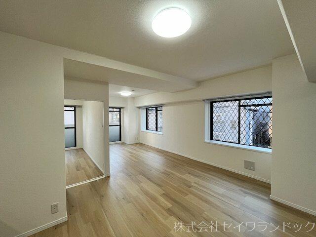 拡大写真:DsVARIE亀有レジデンス 2階202の居間