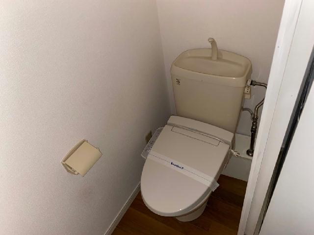 拡大写真:レオパレス富士 1階104のトイレ