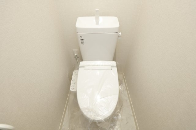 拡大写真:カームカモミール 2階203のトイレ