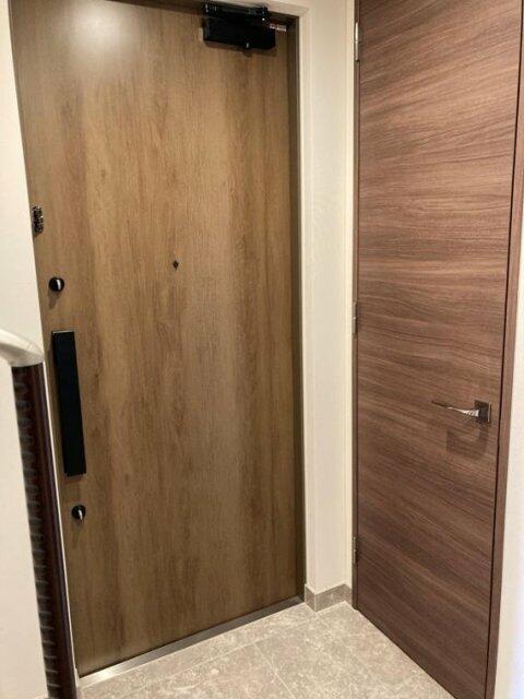 拡大写真:プラウドタワー小岩ファースト 8階818の玄関