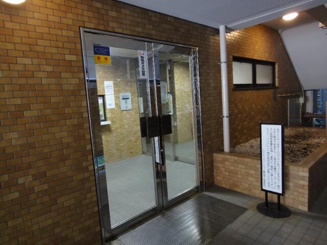 拡大写真:ライオンズマンション亀有第2 3階304のエントランス