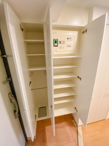 拡大写真:スカイコート新小岩 5階502のシューズボックス