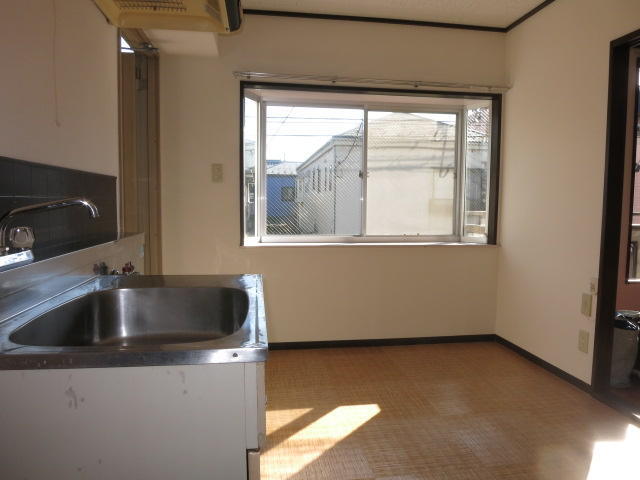拡大写真:ホーマット金町Ⅰ 2階202のキッチン