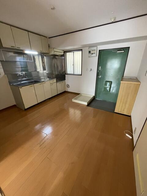 拡大写真:エミール三田 2階202の居間