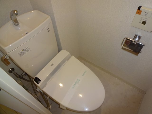 拡大写真:リファイズ小岩 3階303のトイレ