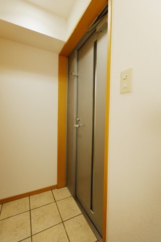 拡大写真:ジェネラスパレス 4階403の玄関