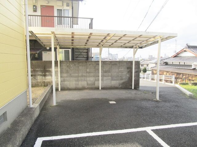 拡大写真:クレスト小串B棟 1階102の駐輪場
